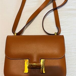 Elegant Tan Leather Shoulder Bag
